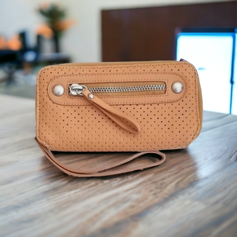 NWT Zip Top Clutch Tan Bag Wallet Purse - Picture 3 of 15